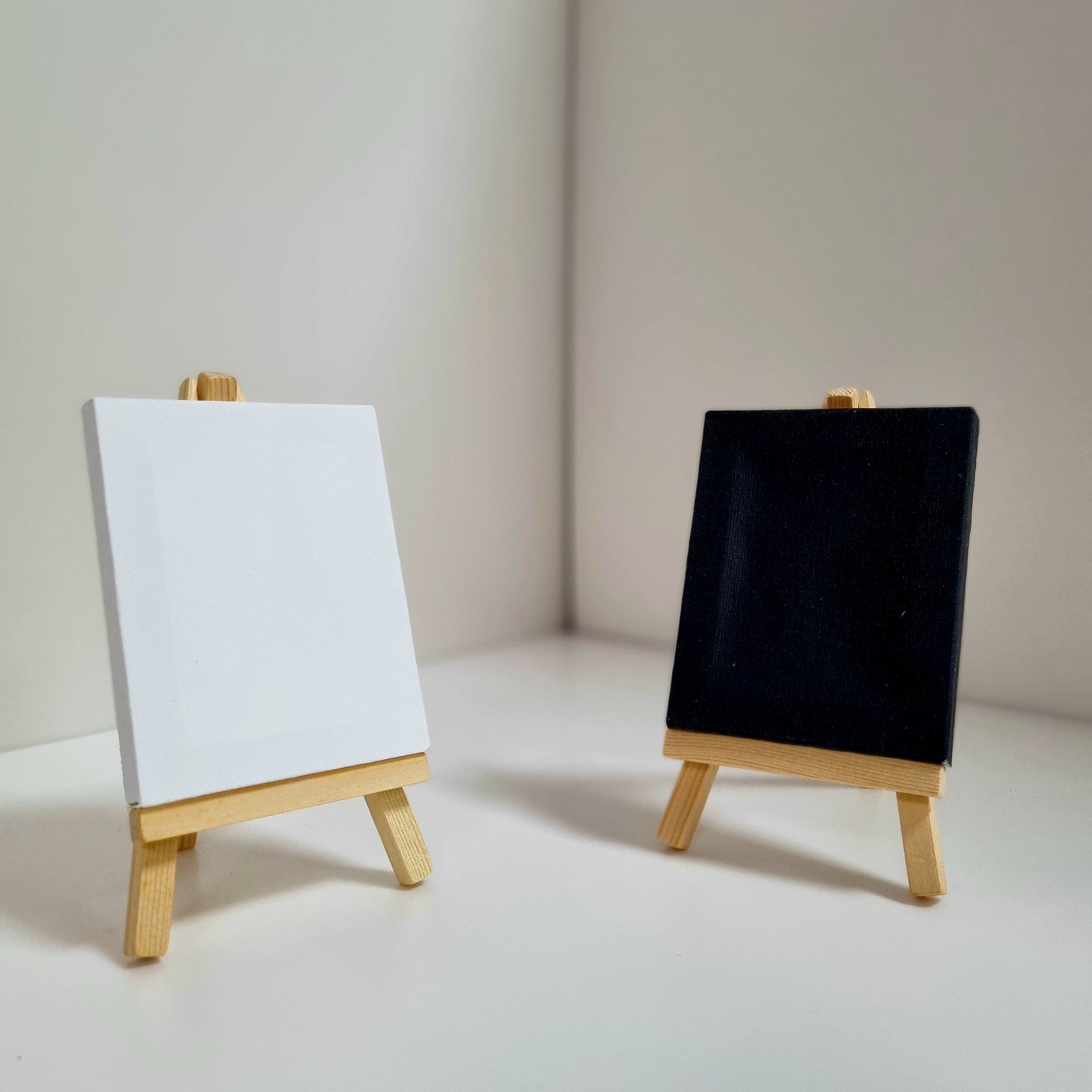 Chivalry Mini artist canvas and easel set 8x10 cm